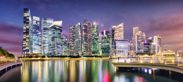 Horizonte panorámico de Singapur al atardecer, Bahía Marina — Foto de Stock