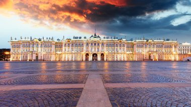 Rusya, Saint Petersburg 'da Saray Meydanı' ndaki Kış Sarayı
