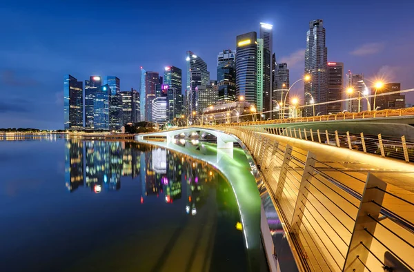 Skyline Singapur con rascacielos - Asia — Foto de Stock
