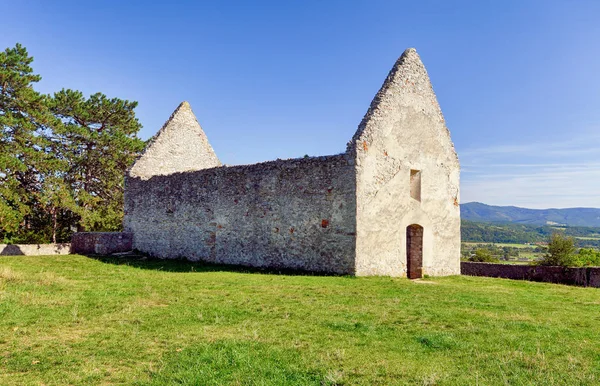 Ruína da antiga igreja em Haluzice - Eslováquia — Fotografia de Stock