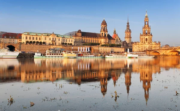 Dresden, Deutschland Skyline mit Elbe — Stockfoto