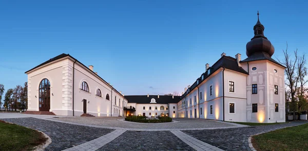 Historisch kasteel Appony in dorp Oponice, Slowakije — Stockfoto