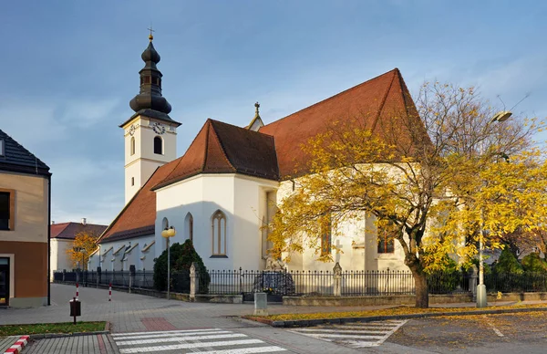 Igreja na Eslováquia cidade Pezinok — Fotografia de Stock