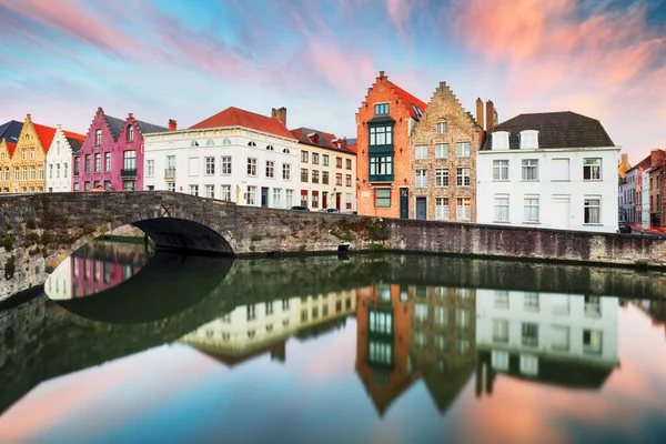 Bruges - Canals of Brugge, Βέλγιο, απογευματινή προβολή. — Φωτογραφία Αρχείου