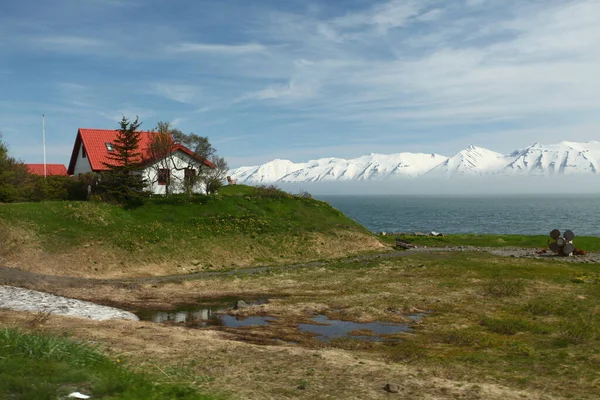 Islanda Paesaggio Estivo Fiordo Casa Montagne — Foto Stock