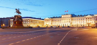 Rusya, St Petersburg, Isaak Meydanı, gece - Mariinsky Sarayı Binası yasama meclisi