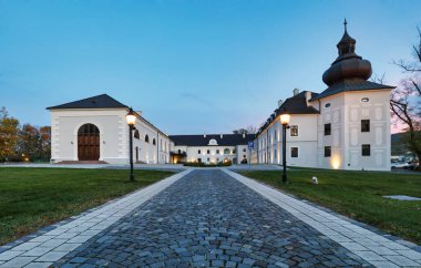 Slovakya 'nın Oponice kasabasında tarihi şato Appony