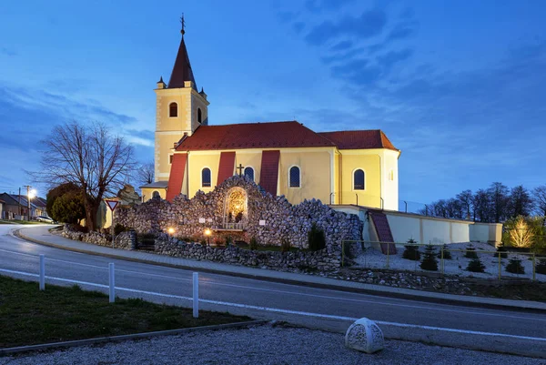 Chiesa Nel Villaggio Blatne Slovacchia Notte — Foto Stock