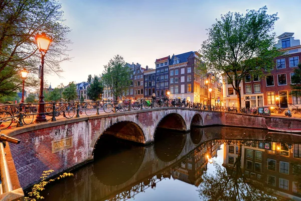 Amsterdam Kanalları Batıda Alacakaranlık Natherlands — Stok fotoğraf