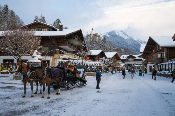 Transporte con caballos en Gstaad Fotos de stock