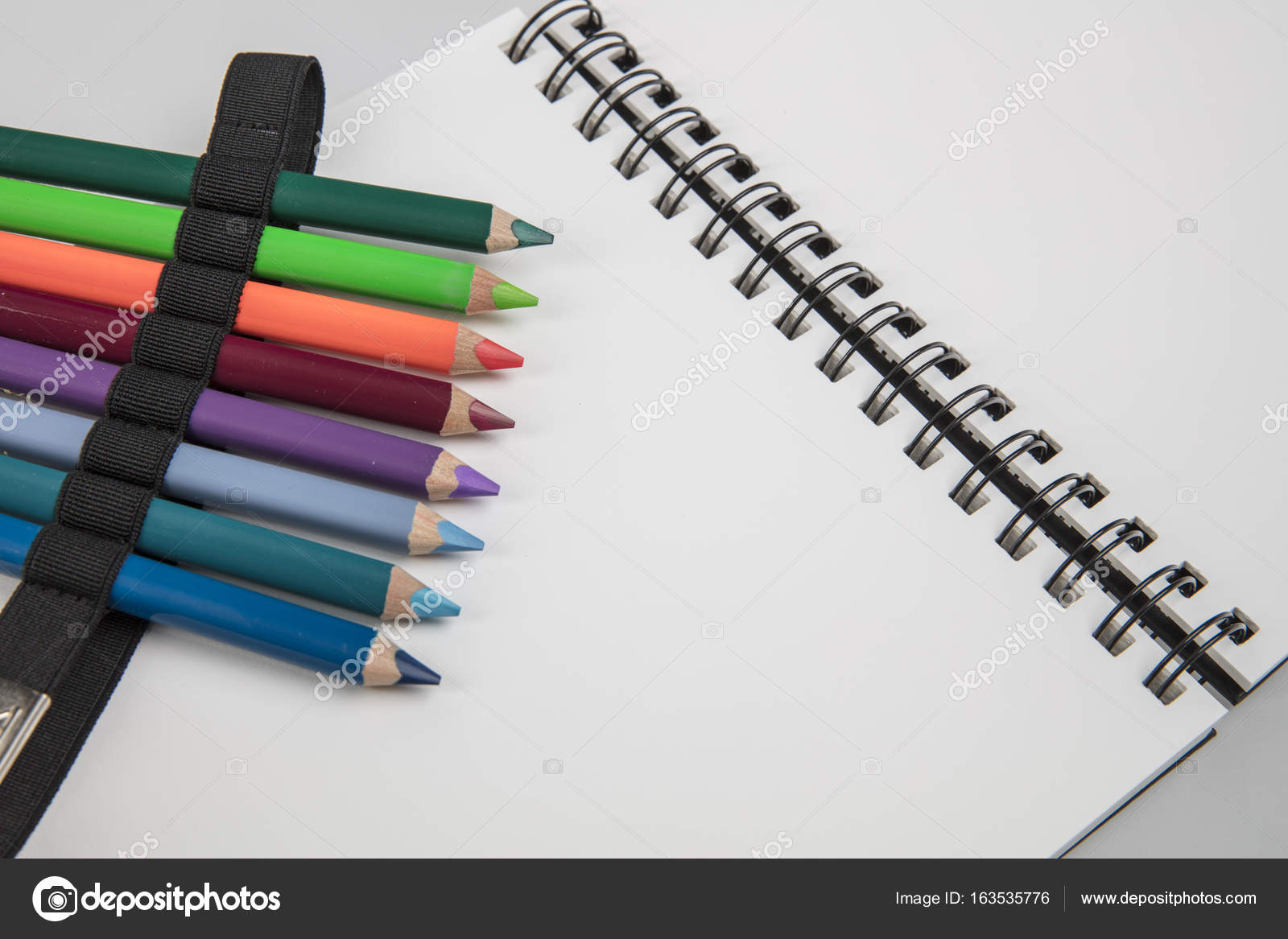 https://st3.depositphotos.com/1928083/16353/i/1600/depositphotos_163535776-stock-photo-sketchbook-and-color-pencils.jpg