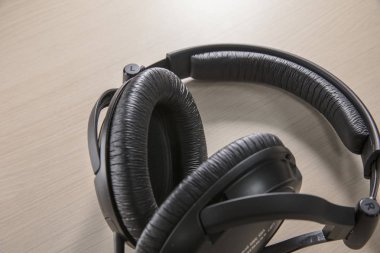 siyah profesyonel kulaklık 