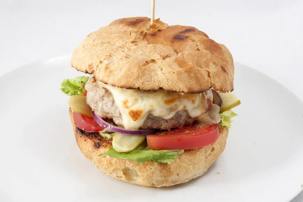 Büyük dolgulu bir büyük hamburger