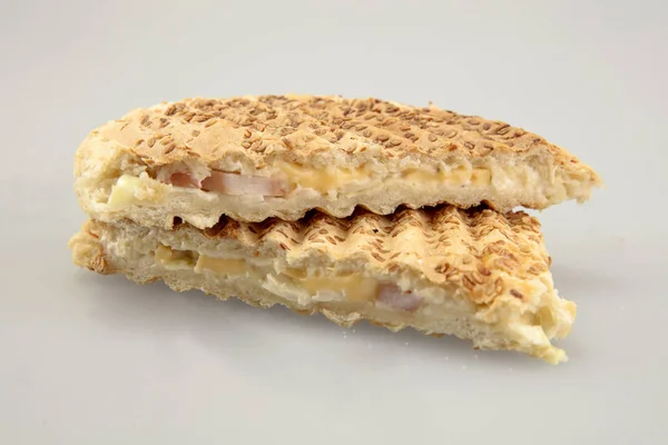 Panini sandviç jambon ve sos ile