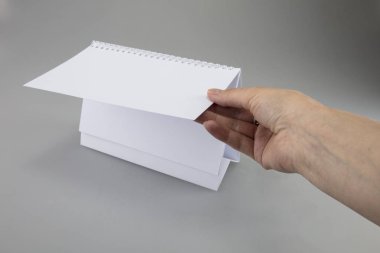 Masaüstü takvim üzerinde bir bahar alay