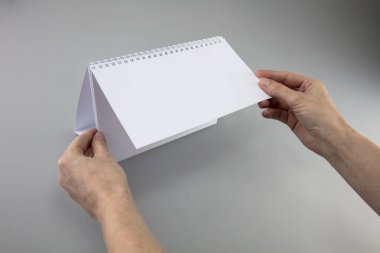 Masaüstü takvim üzerinde bir bahar alay