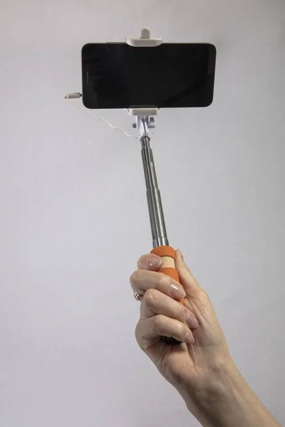 Selfie Monopod Met Een Zwarte Mobiele Telefoon Hand Van Het — Stockfoto