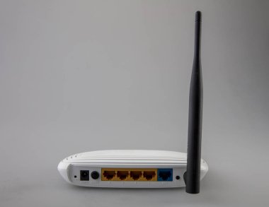 bir anten ile beyaz yönlendirici