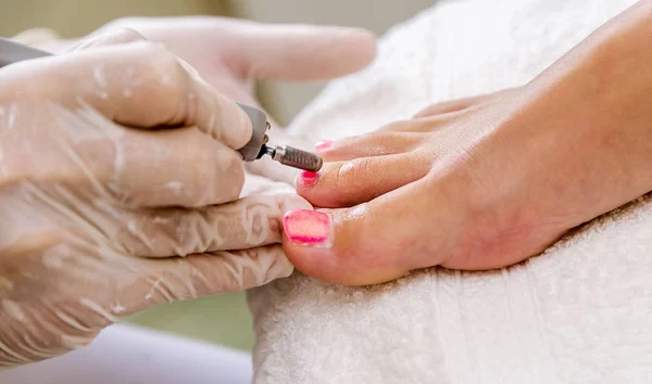 Nägel Und Füße Mit Nagelfeile Aus Der Nähe Betrachten Chiropody — Stockfoto