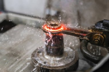 Metal parçalarının sıvıyla soğutulması. Teknolojik süreç