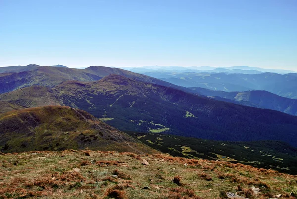 Bellissimo Paesaggio Montano Vista Dalla Cima Della Montagna — Foto Stock