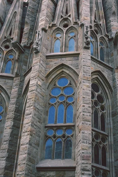 Eski Bir Binanın Cephesinde Güzel Desenli Bir Pencere — Stok fotoğraf