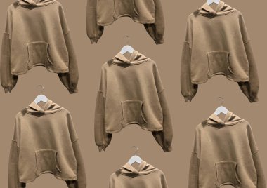 Kahverengi arka planda izole edilmiş kahverengi kapüşonlu kazak. Kıyafet kompozisyonu. Düz yatıyordu. Asgari düzeyde. Kıyafet kompozisyonu. Şablon. Moda kıyafet kolajı. Kapüşonlu