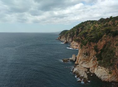 İspanya kıyısındaki uçurum