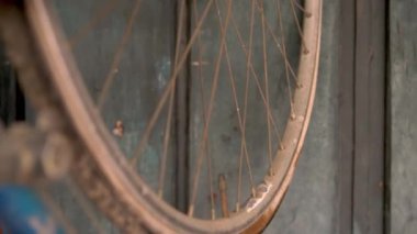 Terk edilmiş bici vieja trastero