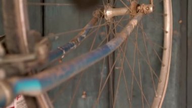 Terk edilmiş bici vieja trastero