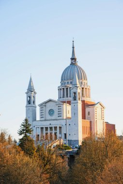 İtalyan bölgesi Piedmont 'taki Castelnuovo d' Asti 'de Don Bosco Bazilikası.