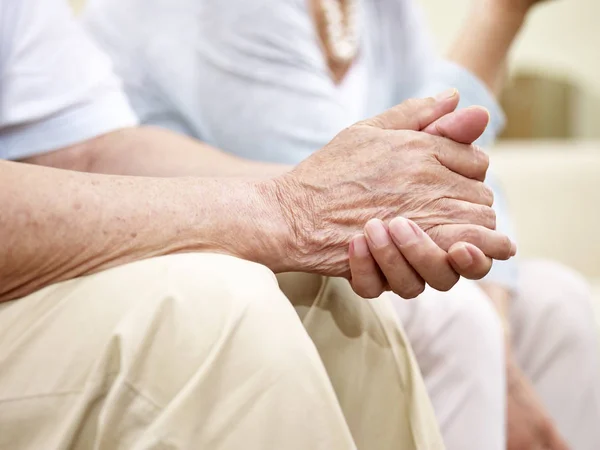 Hands of a senior man — Stock Photo, Image