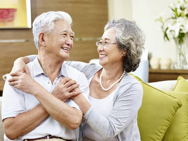 Liefdevolle Aziatische paar — Stockfoto