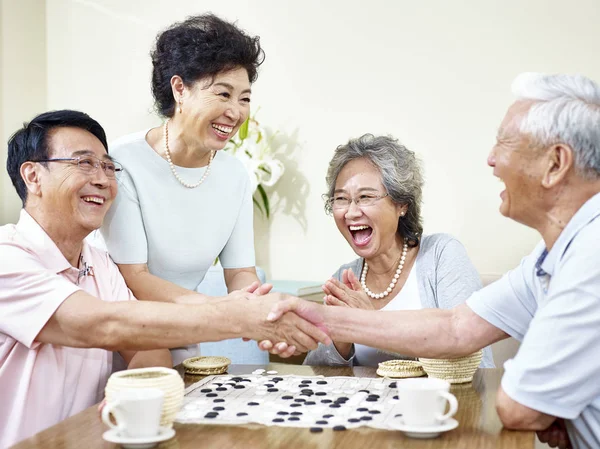 Senior asian people playing weiqi — Stock Photo, Image