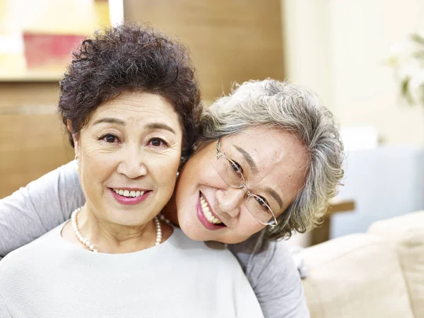 Portrait of two asian senior women — Stock Photo, Image