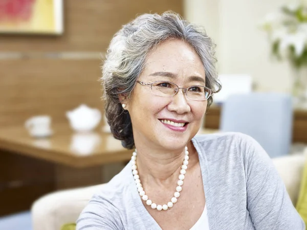 Portrait of a senior asian woman — Stock Photo, Image