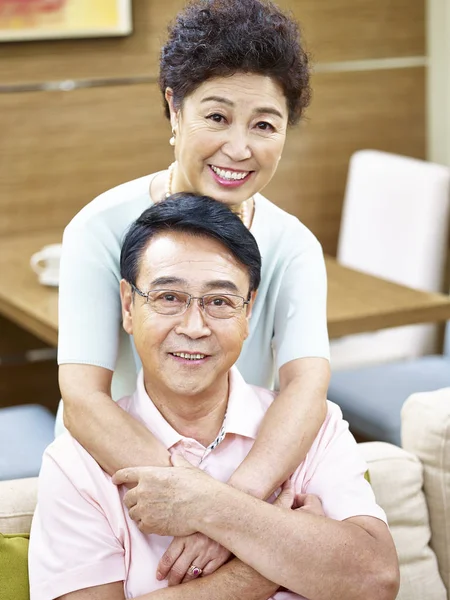 一对快乐的老夫妇的肖像 — 图库照片