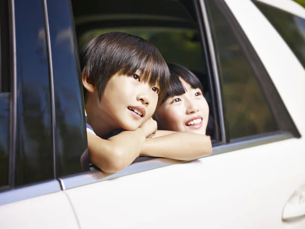 Asian children on a sightseeing trip — Stock Photo, Image