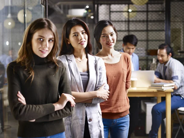 Vrouwen in het bedrijfsleven — Stockfoto