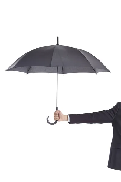 Рука тримає чорну парасольку — стокове фото