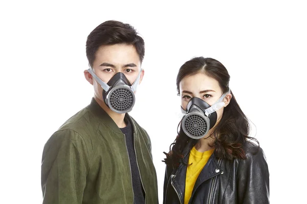 Asiático pareja usando gas máscara — Foto de Stock