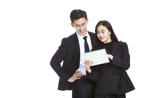 Asiatico business uomo e donna utilizzando digitale tablet — Foto Stock