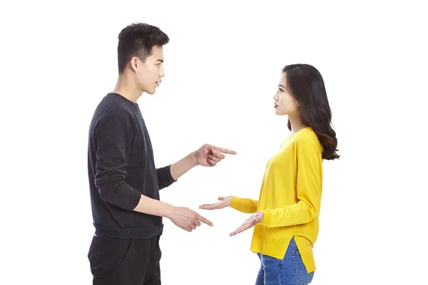 Junge asiatische Paar streitet — Stockfoto