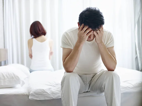 Young asian couple with relationship problem — Stock Photo, Image