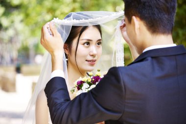 Asya damat gelin peçe kaldırma
