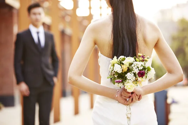 Novia y novio en la boda — Foto de Stock