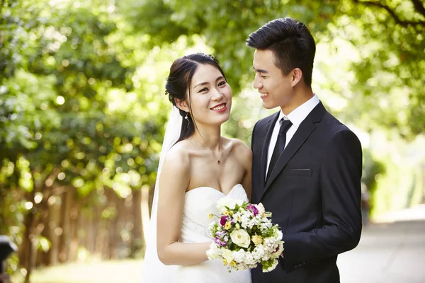 Outdoor portrait of a newly-wed asian couple Royalty Free Stock Images