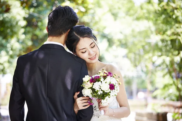 Asiático casal se casar — Fotografia de Stock