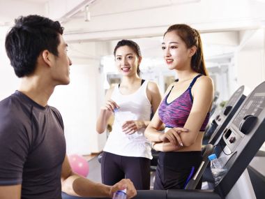 spor salonunda sohbet Asya gençler