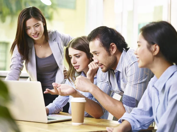 Business team meeting in office — Stock Photo, Image